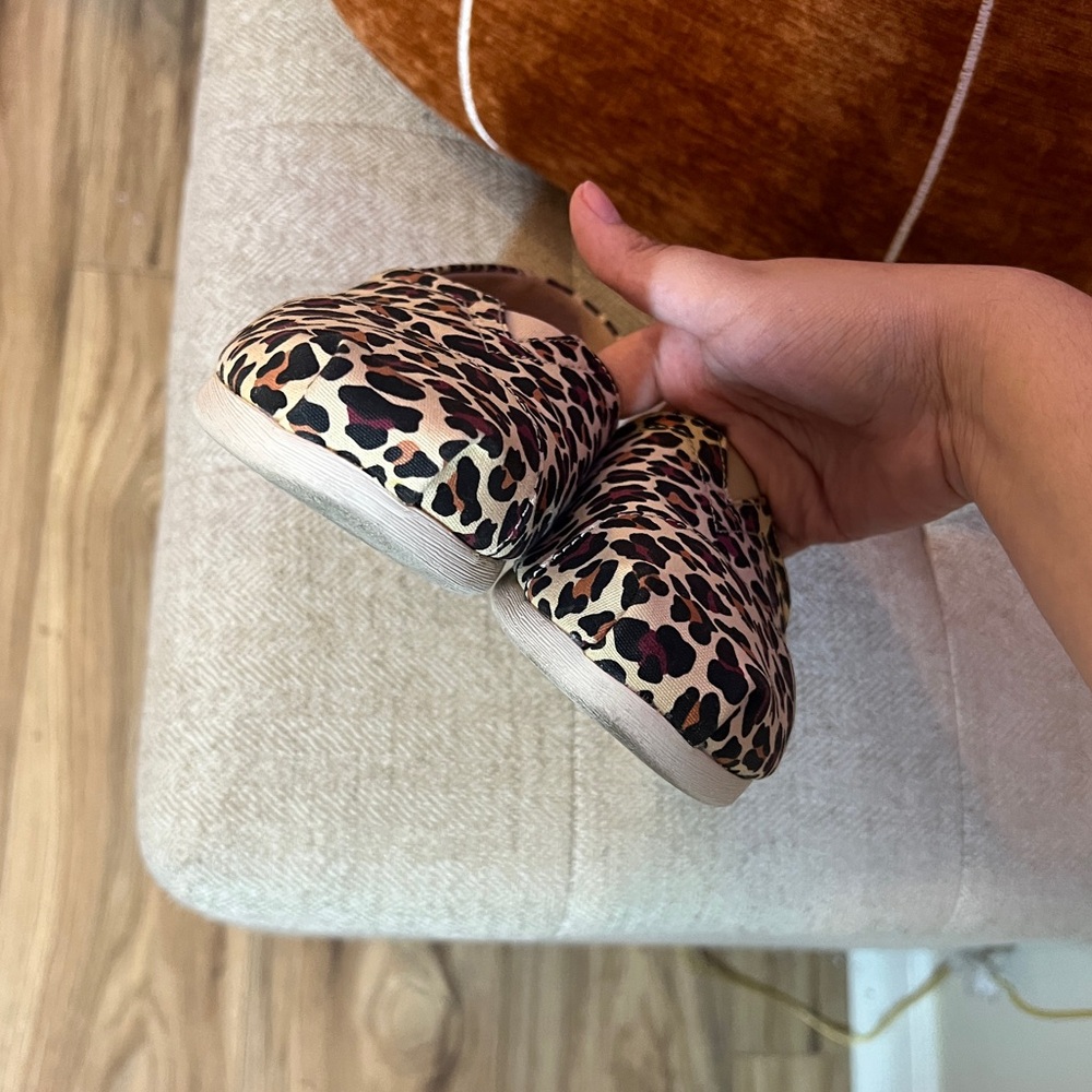 TOMS leopard slip on shoes - Picture 3 of 5